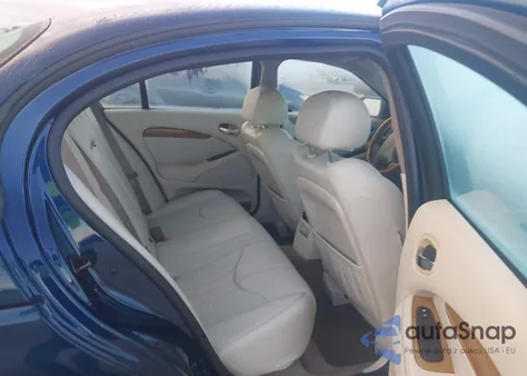 2001 Jaguar S-Type 4.0L V8 from USA, damaged, VIN SAJDA01P81GL91922